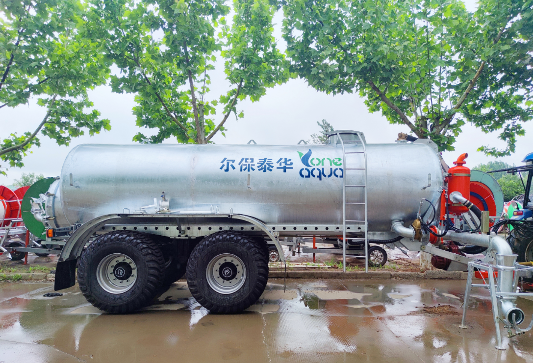 新一代液體肥施肥罐車 下線